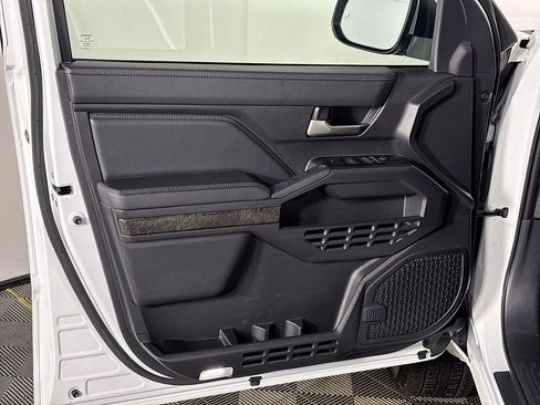 Used 2024 Toyota Tacoma Limited w/ Limited Package (LT) image 10