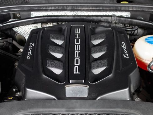 Used 2018 Porsche Macan Turbo AWD/4WD image 47