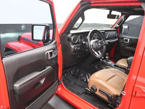 Used 2022 Jeep Wrangler Unlimited Sahara w/ Cold Weather Group AWD/4WD image 18