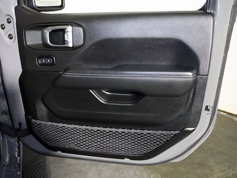 Used 2021 Jeep Gladiator Overland image 34