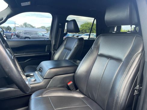 Used 2021 Ford Expedition Max XLT image 25