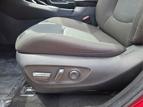 Used 2022 Toyota RAV4 XLE FWD image 24