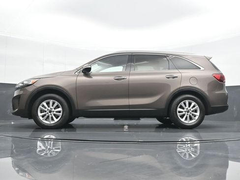 Used 2019 Kia Sorento LX w/ LX Convenience Package image 18