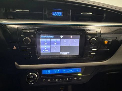 Used 2014 Toyota Corolla LE FWD image 25
