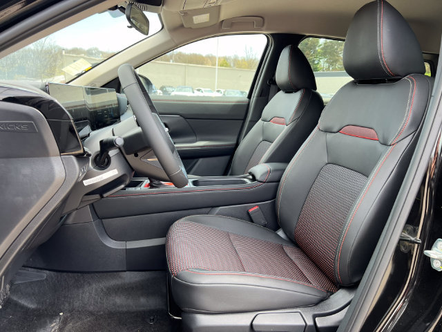 Used 2026 Nissan Kicks SR w/ Cold Weather Package FWD image 4