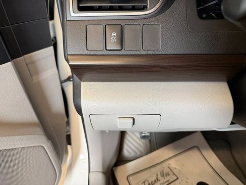 Used 2017 Toyota Camry LE image 17