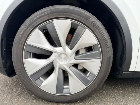 Used 2023 Tesla Model Y AWD image 29