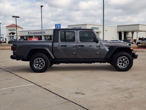 Used 2024 Jeep Gladiator Rubicon w/ Convenience Group image 8