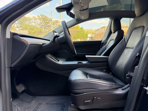 Used 2022 Tesla Model Y Long Range image 25