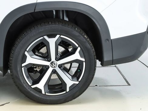 New 2026 Volkswagen Tiguan SE image 45