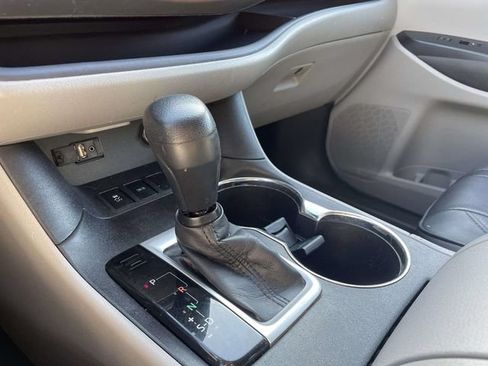 Used 2016 Toyota Highlander LE FWD image 30