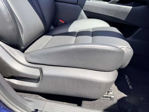Used 2025 Nissan Rogue SV w/ SV Premium Package FWD image 9