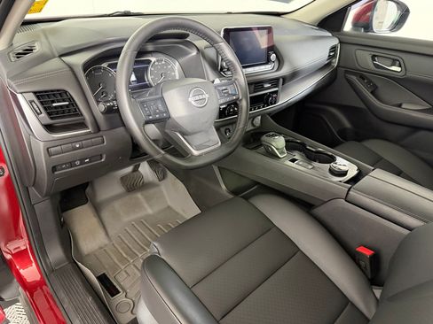 Used 2025 Nissan Rogue SV w/ SV Premium Package AWD/4WD image 3