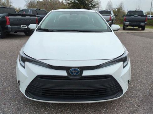 Certified 2025 Toyota Corolla LE image 9