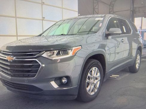 Used 2020 Chevrolet Traverse LT image 2