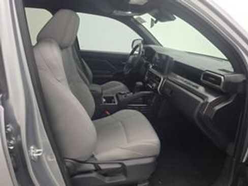 Certified 2025 Toyota Tacoma SR5 AWD/4WD image 8