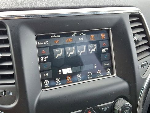 Used 2019 Jeep Grand Cherokee Laredo image 16