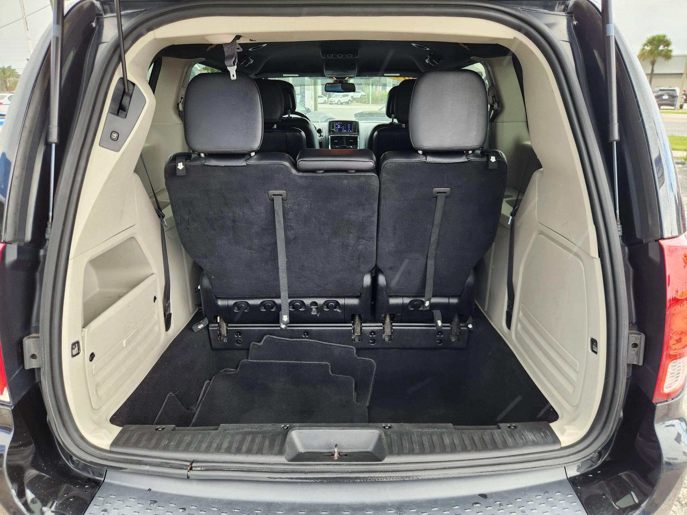 Used 2019 Dodge Grand Caravan SXT FWD image 19