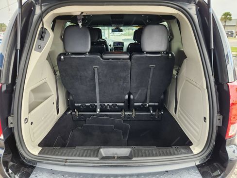 Used 2019 Dodge Grand Caravan SXT image 19