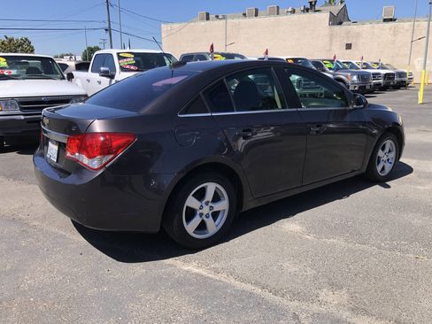 Used 2016 Chevrolet Cruze LT w/ Technology Package image 2