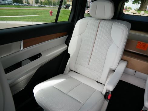 New 2026 Cadillac Vistiq Sport w/ LPO, Floor Liner Package AWD/4WD image 10