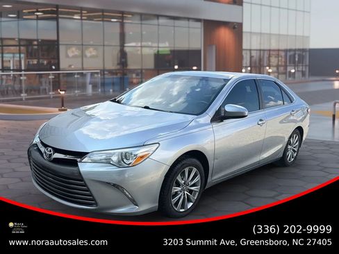 Used 2017 Toyota Camry XLE FWD image 1