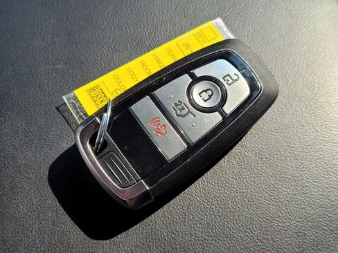 Used 2024 Ford Explorer XLT AWD/4WD image 11