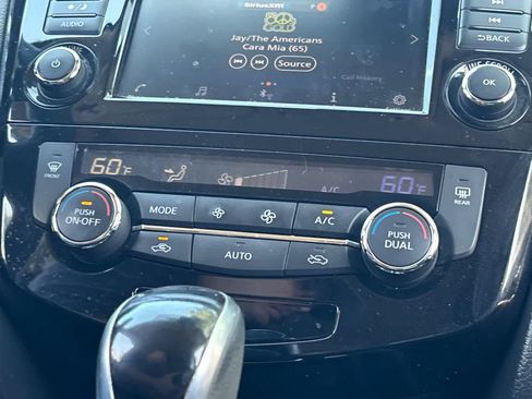 Used 2020 Nissan Rogue SV FWD image 20