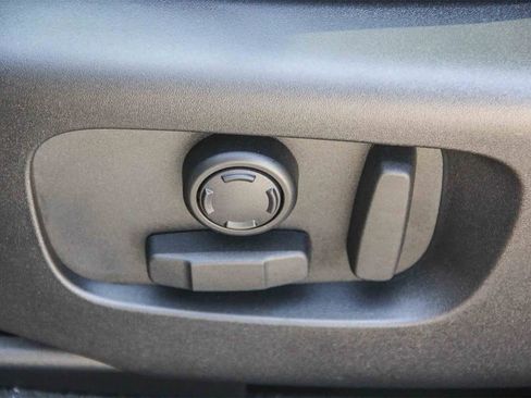 New 2026 Land Rover Range Rover Velar Dynamic SE image 18