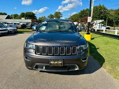Used 2017 Jeep Grand Cherokee Limited image 2