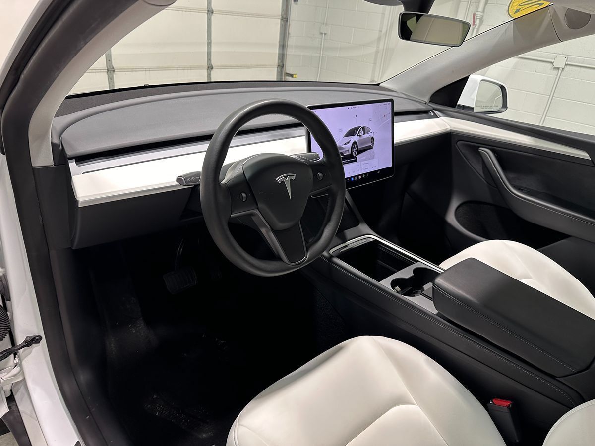 Used 2023 Tesla Model Y AWD image 27