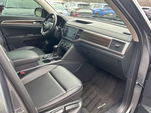 Used 2021 Volkswagen Atlas SE image 29