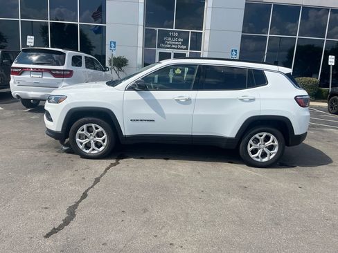 Used 2024 Jeep Compass Latitude AWD/4WD image 6