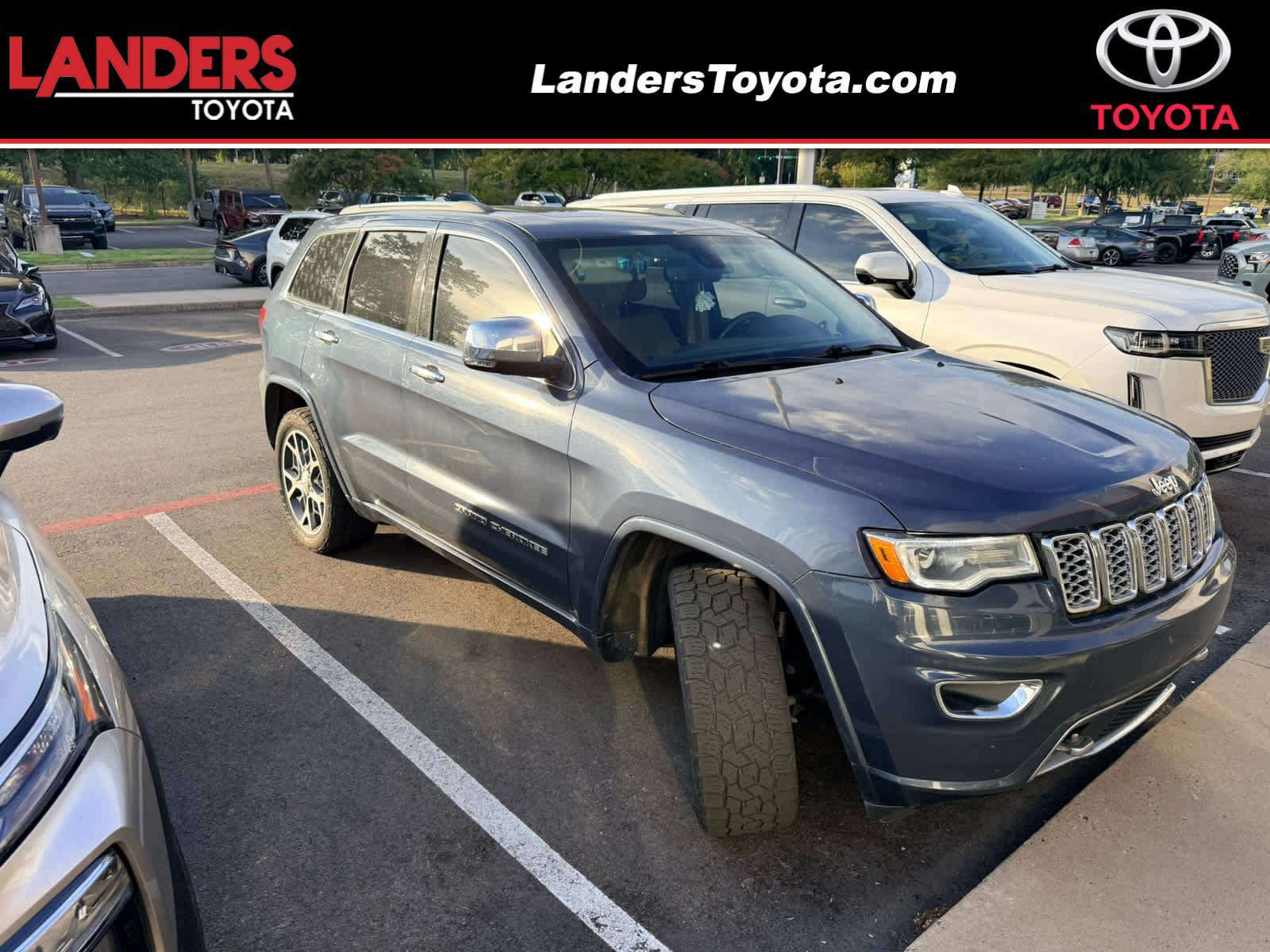 Used 2020 Jeep Grand Cherokee Overland RWD image 1