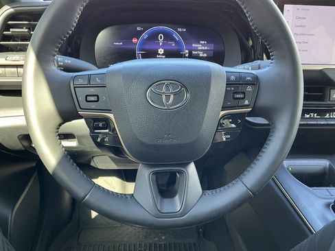 Used 2023 Toyota Crown XLE image 38