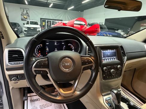 Used 2021 Jeep Grand Cherokee Laredo RWD image 28