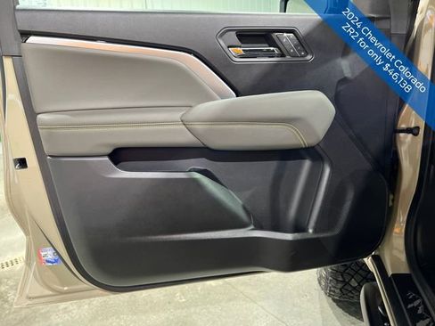 Used 2024 Chevrolet Colorado ZR2 w/ ZR2 Convenience Package III image 11