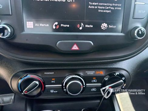 Used 2025 Kia Soul LX w/ LX Technology Package FWD image 14