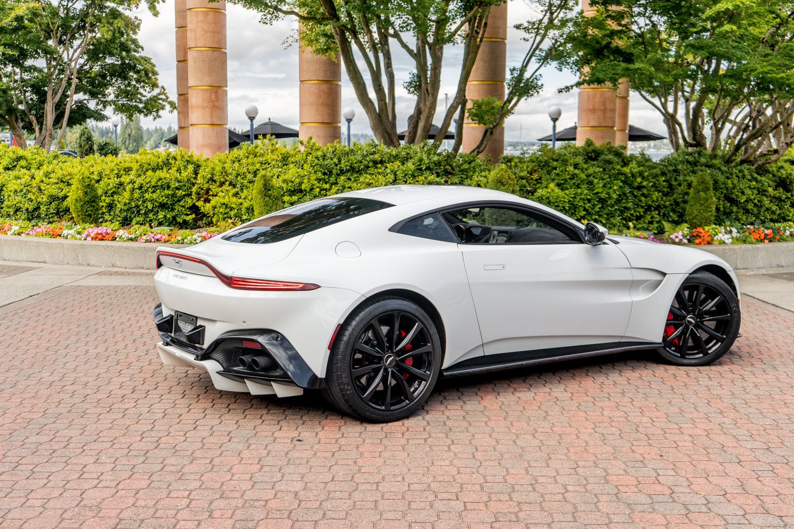 Used 2020 Aston Martin V8 Vantage Coupe RWD image 42