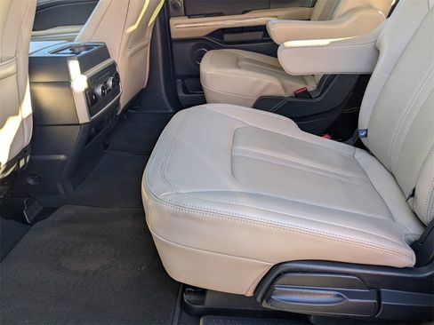 Used 2024 Ford Expedition Limited image 22