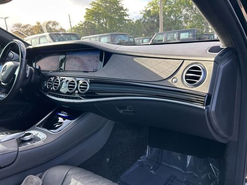 Used 2017 Mercedes-Benz S 550 Sedan image 25