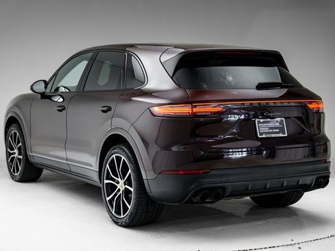 Certified 2023 Porsche Cayenne Platinum Edition image 3