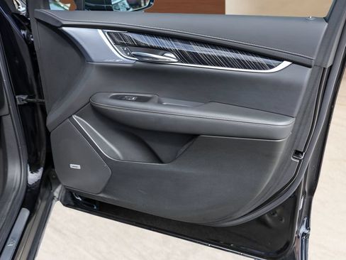 Certified 2025 Cadillac XT6 Premium Luxury FWD image 31