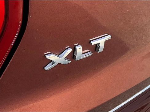 Used 2018 Ford Explorer XLT w/ Equipment Group 202A AWD/4WD image 34