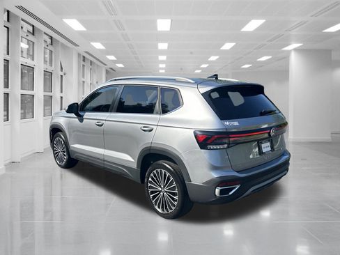 Used 2025 Volkswagen Taos SE FWD image 7