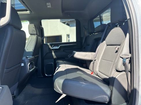 New 2026 GMC Sierra 2500 SLT w/ SLT Premium Package image 32