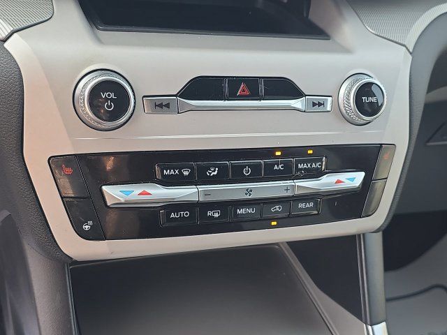 Used 2024 Ford Explorer XLT w/ Equipment Group 202A RWD image 25