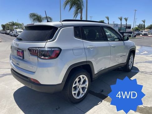Used 2024 Jeep Compass Latitude AWD/4WD image 8