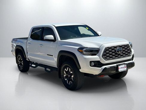 Certified 2023 Toyota Tacoma TRD Off-Road AWD/4WD image 3