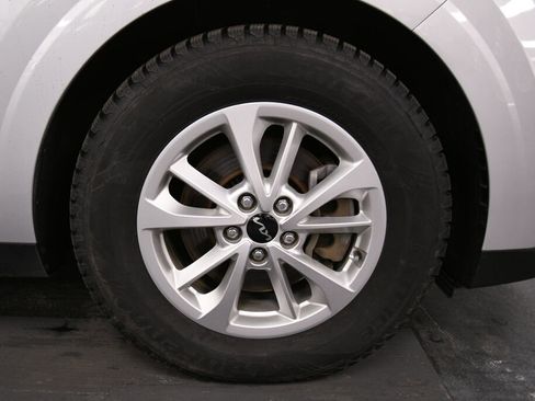 Used 2022 Kia Carnival LX image 30